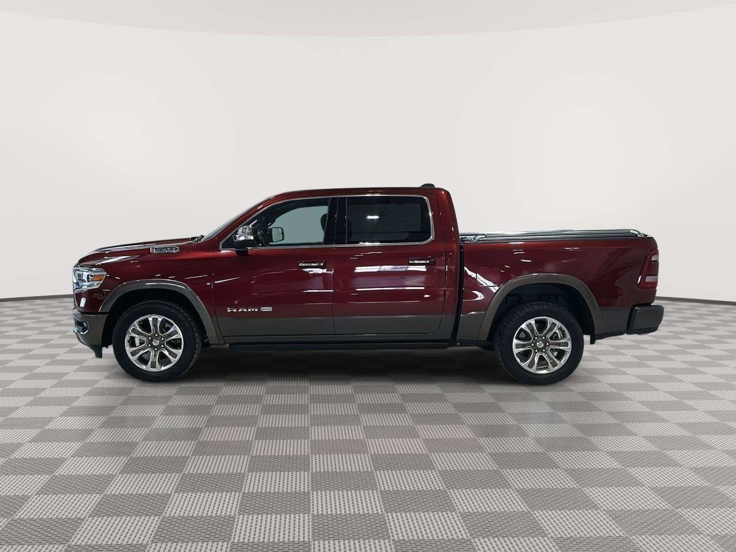 Used 2019 RAM 1500 Limited AWD/4WD image 2
