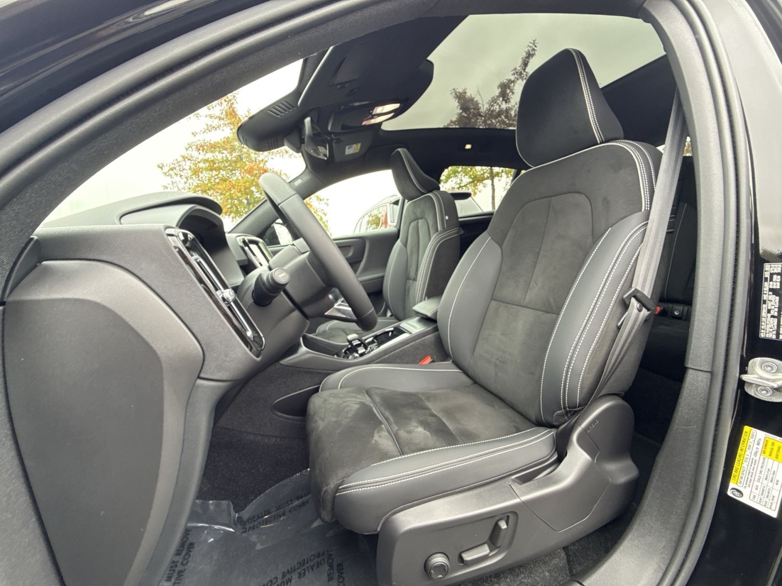 Used 2023 Volvo C40 P8 Recharge Plus AWD/4WD image 13