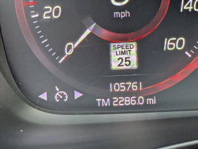 Used 2019 Volvo XC40 T5 Momentum image 9