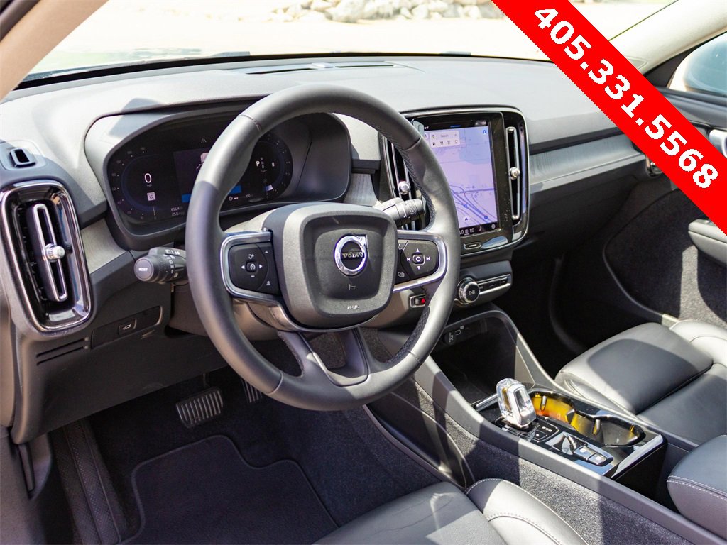 Used 2023 Volvo XC40 B5 Plus image 30
