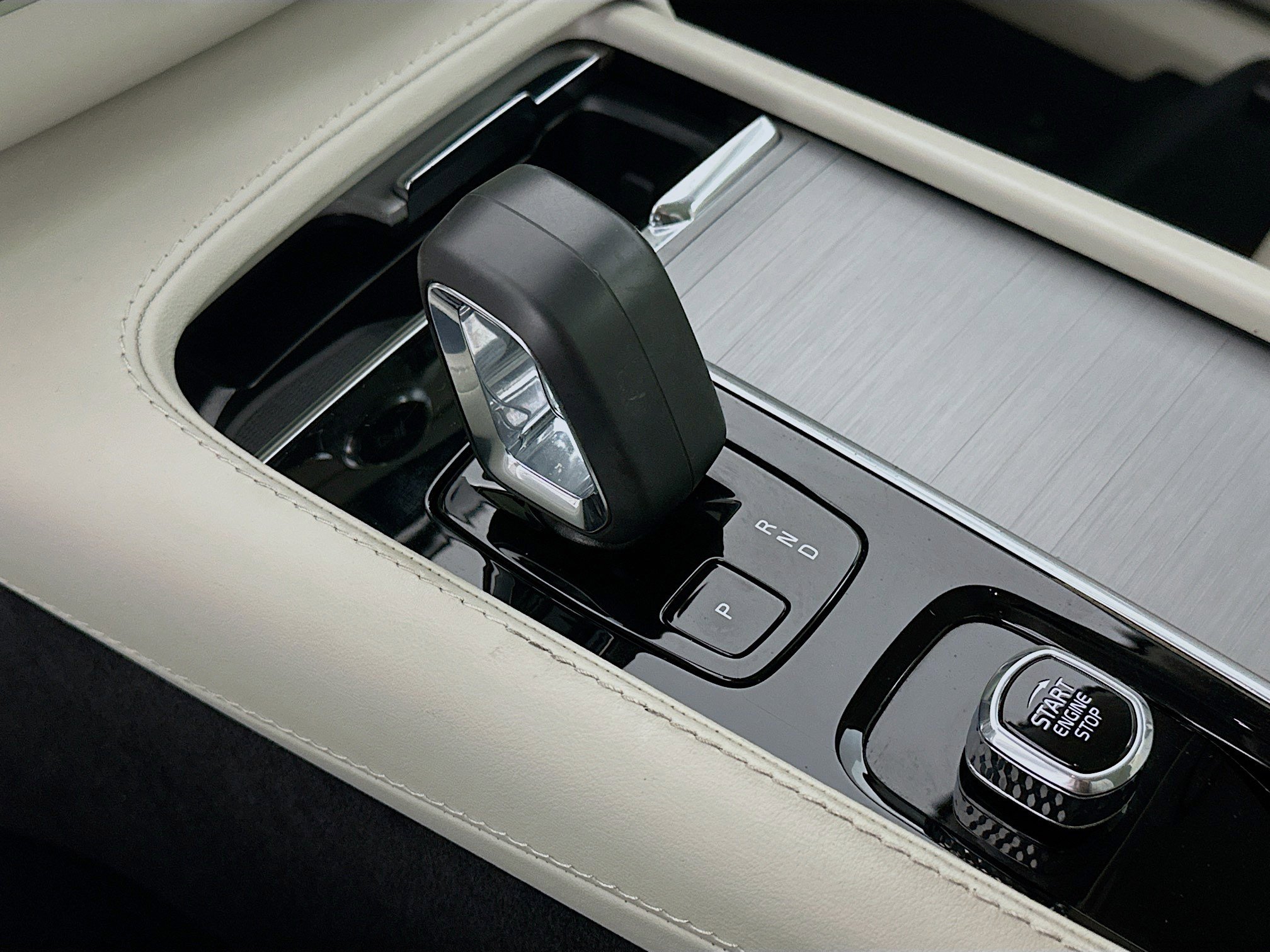 Used 2024 Volvo XC90 B5 Core w/ Protection Package Premier image 25