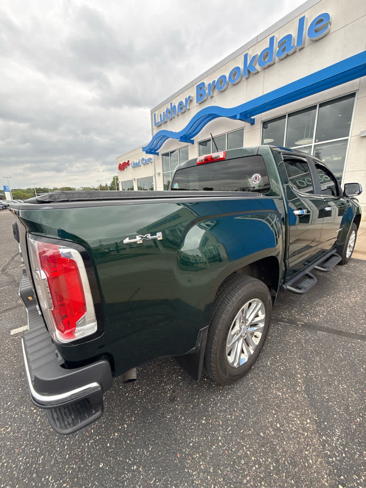 Used 2015 GMC Canyon SLT w/ Driver Alert Package AWD/4WD image 4