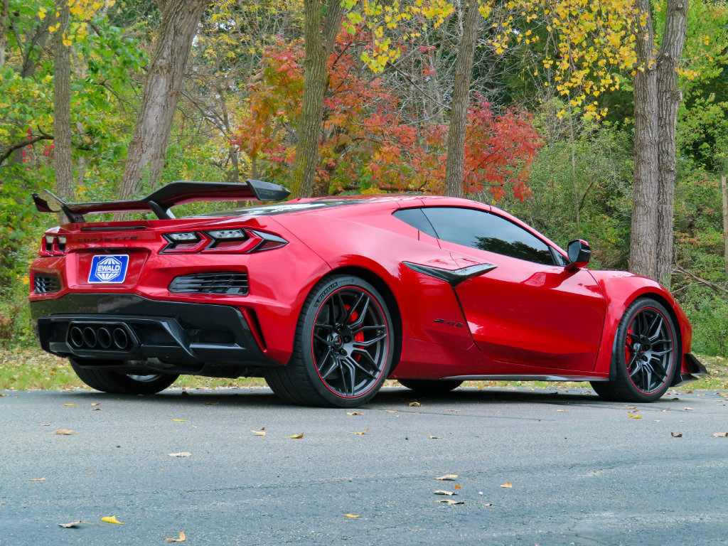 Certified 2024 Chevrolet Corvette Z06 w/ Z07 Performance Package RWD image 3