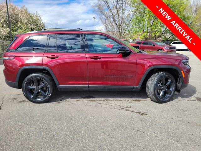 Used 2024 Jeep Grand Cherokee Altitude AWD/4WD image 2