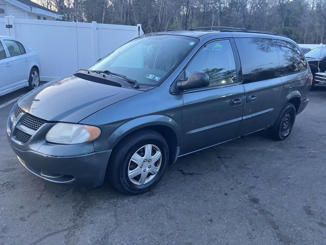Used 2004 Dodge Grand Caravan SE w/ Popular Equipment Group FWD image 3