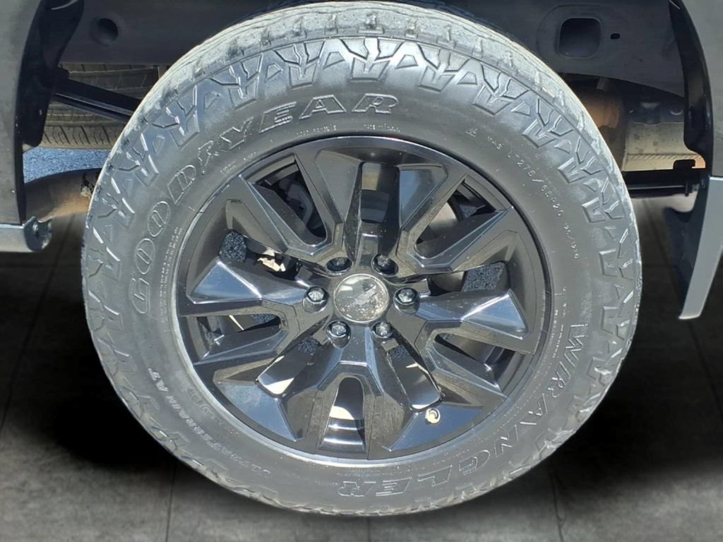 Used 2022 Chevrolet Silverado 1500 Custom RWD image 9