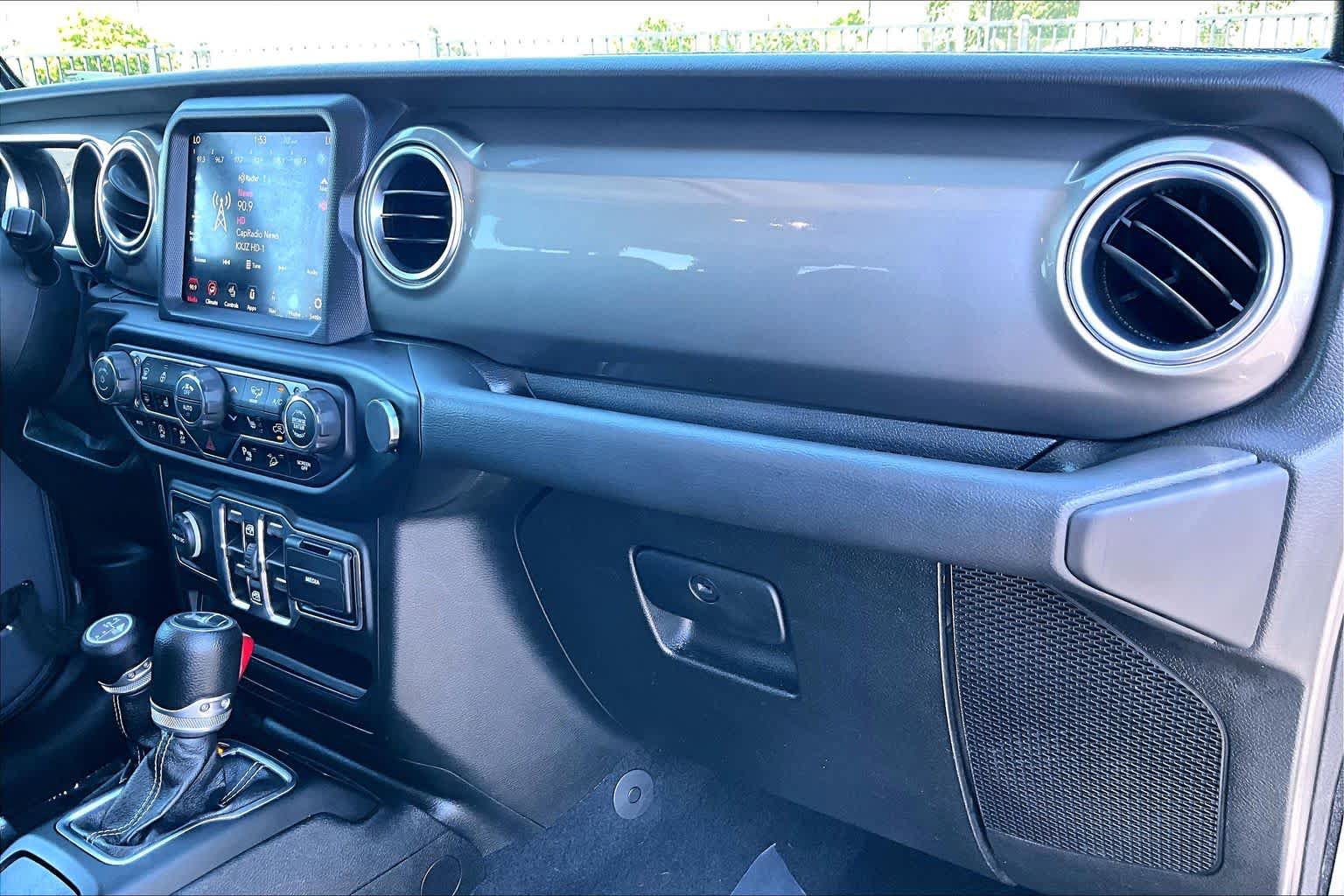 Used 2020 Jeep Wrangler Unlimited Sahara AWD/4WD image 18
