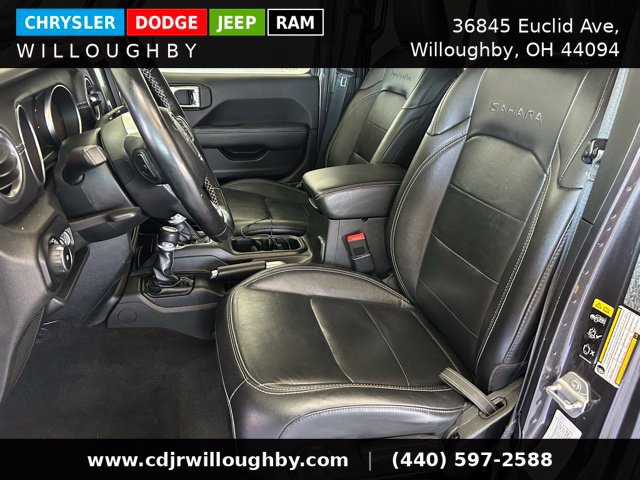 Used 2020 Jeep Wrangler Unlimited Sahara w/ Dual Top Group AWD/4WD image 18