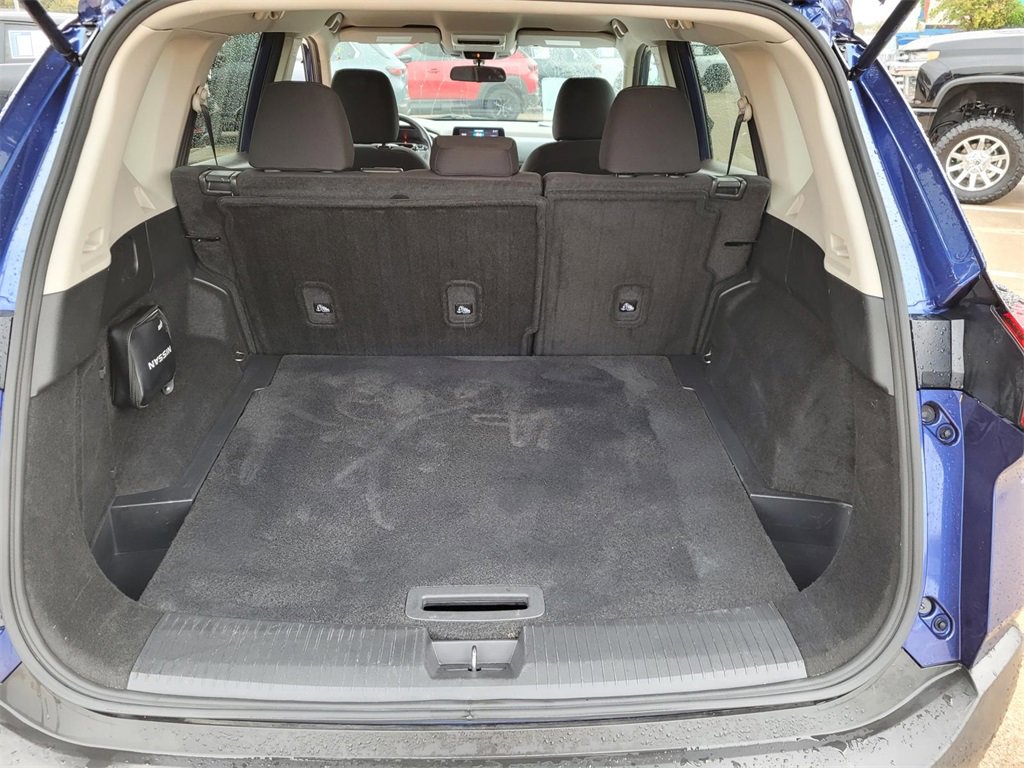 Used 2023 Nissan Rogue S image 11