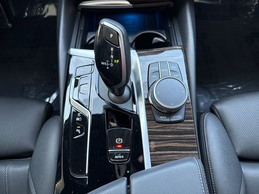 Used 2023 BMW 530e xDrive w/ Convenience Package image 15