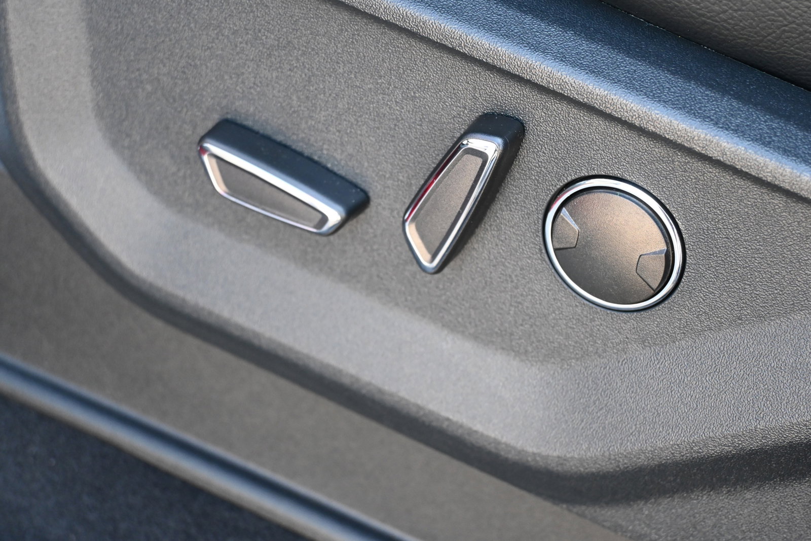 New 2025 Ford F150 Lariat w/ Equipment Group 502A High image 16