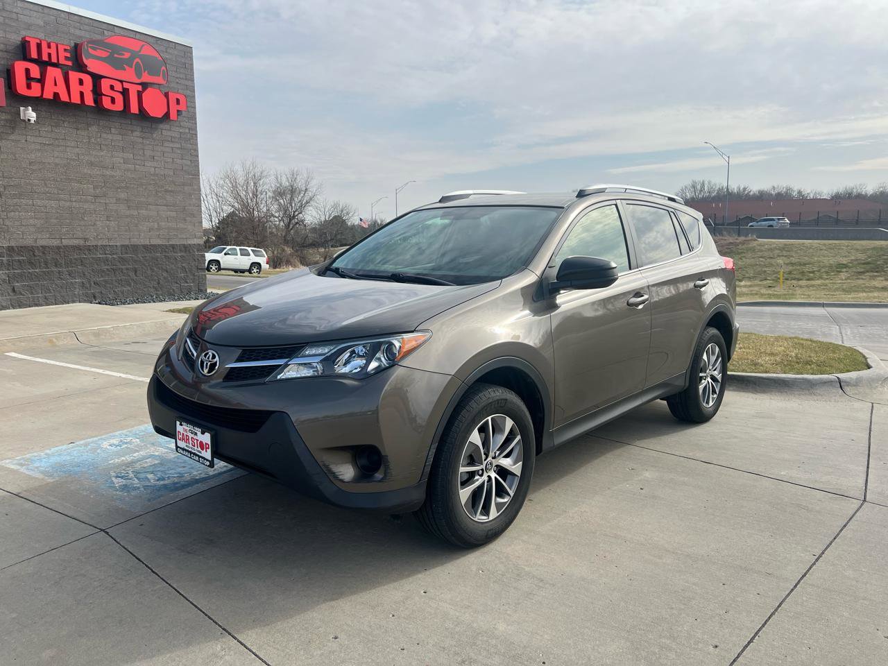 Used 2015 Toyota RAV4 LE AWD/4WD image 2