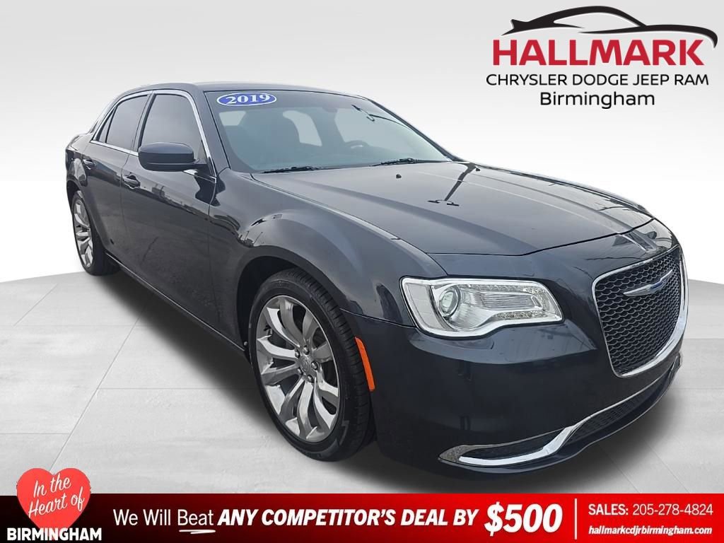 Used 2019 Chrysler 300 Touring L w/ Quick Order Package 22F image 1