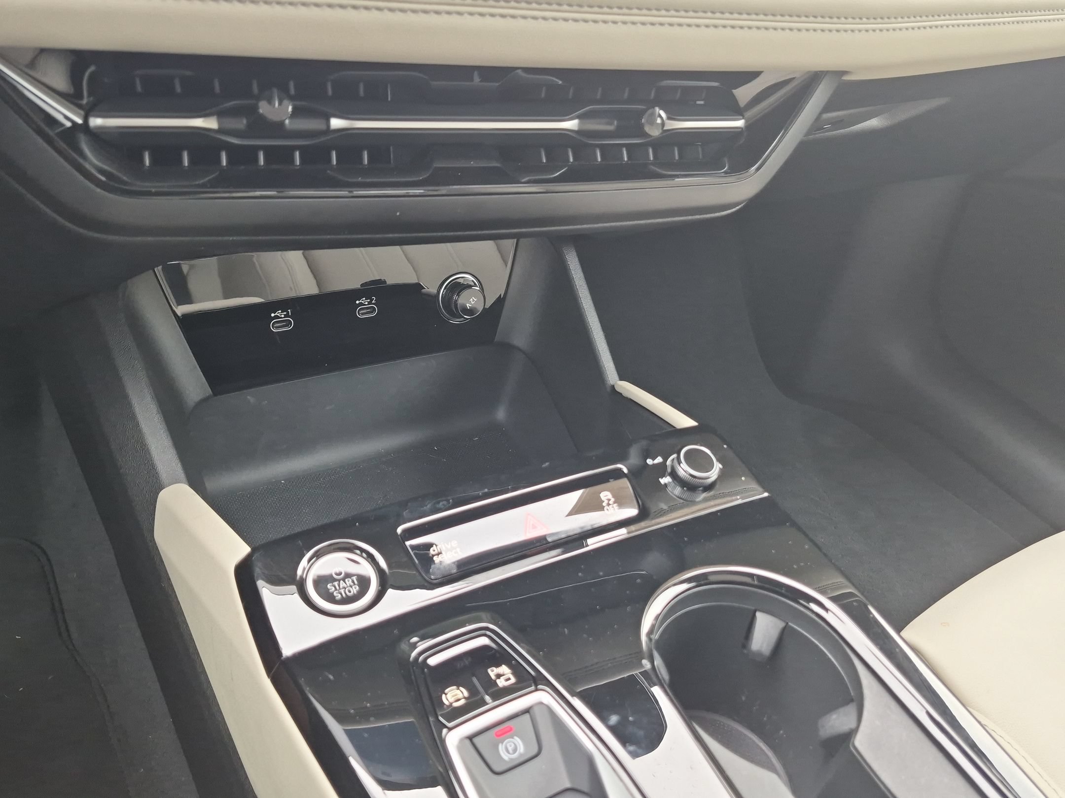 Used 2025 Audi A6 e-tron Premium Plus w/ Premium Plus AWD/4WD image 21