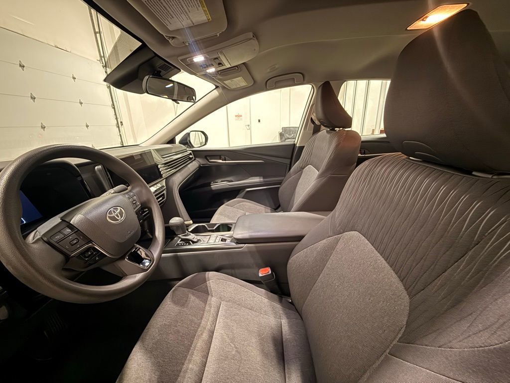 Used 2025 Toyota Camry LE image 15