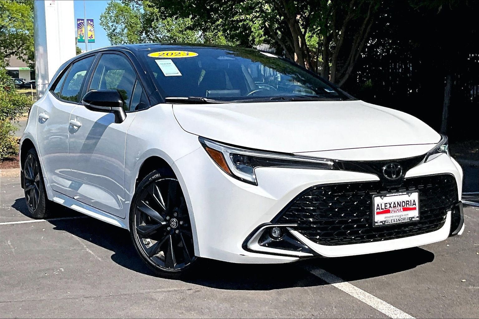 Used 2023 Toyota Corolla XSE FWD image 2