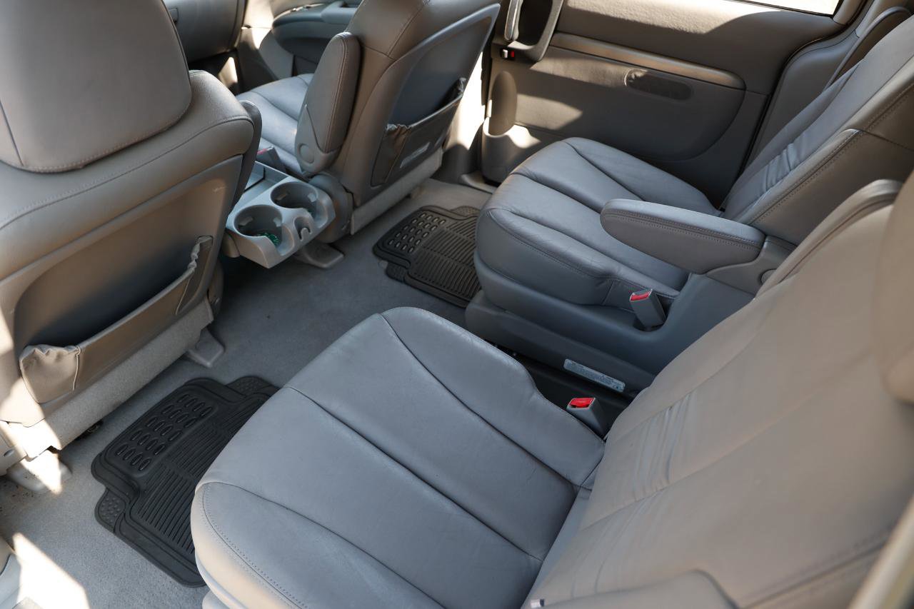 Used 2007 Hyundai Entourage Limited image 10