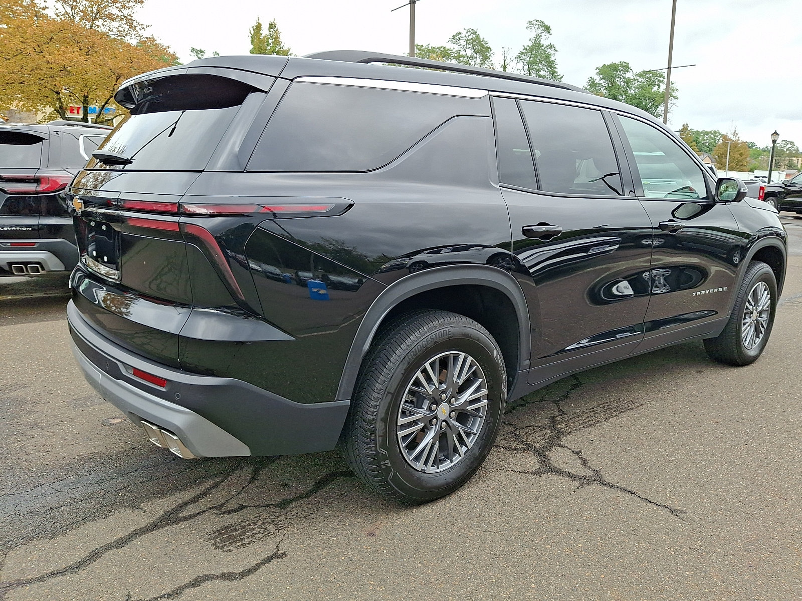Used 2026 Chevrolet Traverse LT w/ Driver Confidence Package FWD image 6