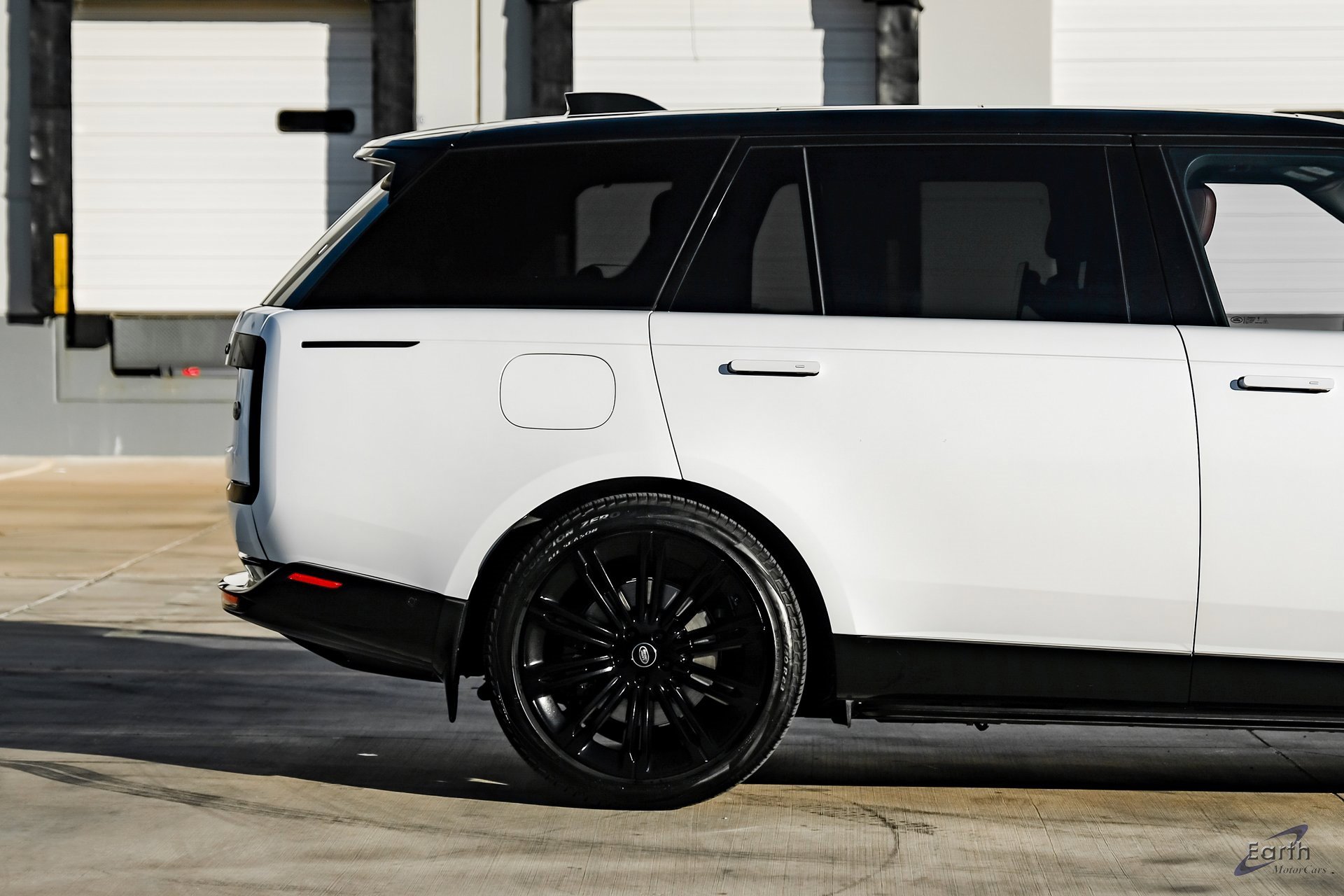 Used 2023 Land Rover Range Rover Long Wheelbase Autobiography image 17