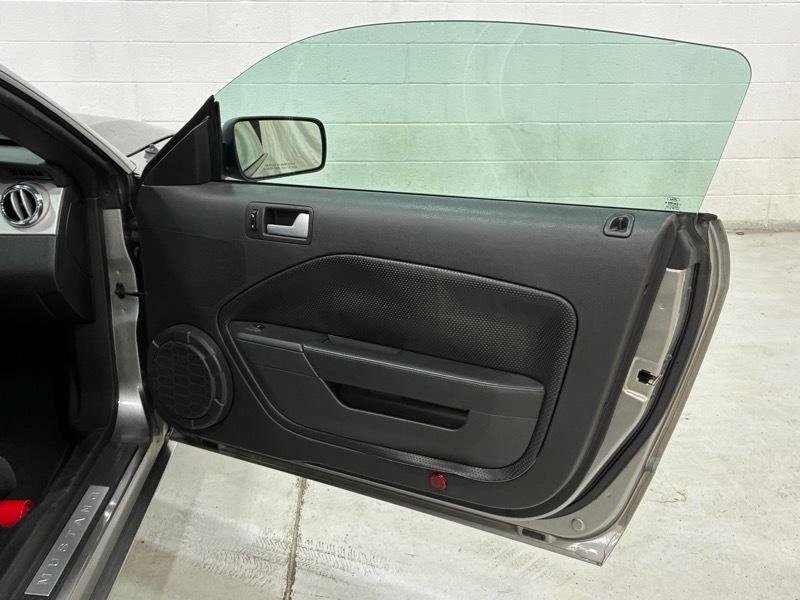 Used 2009 Ford Mustang GT Premium RWD image 14