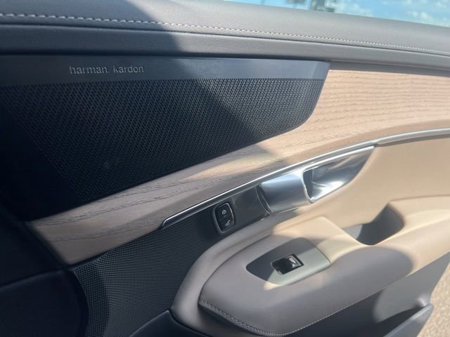 New 2026 Volvo XC90 B6 Plus w/ Protection Package Premier image 33