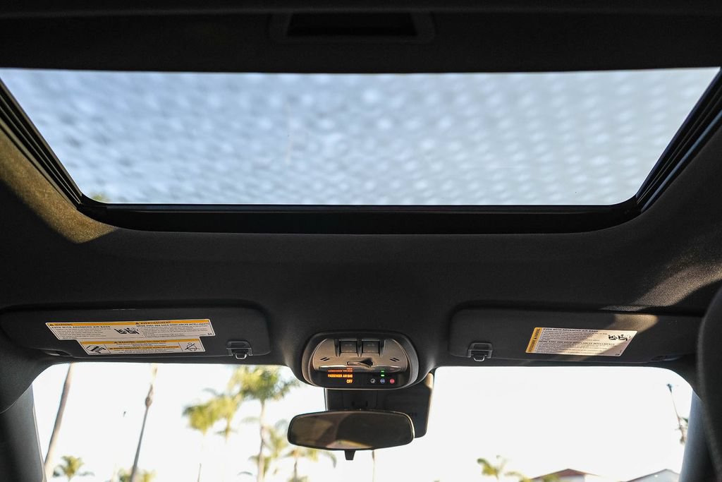 New 2026 Chevrolet Trax RS w/ Sunroof Package FWD image 15