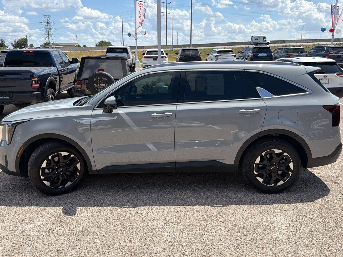 Used 2024 Kia Sorento S w/ Panoramic Sunroof Package FWD image 6