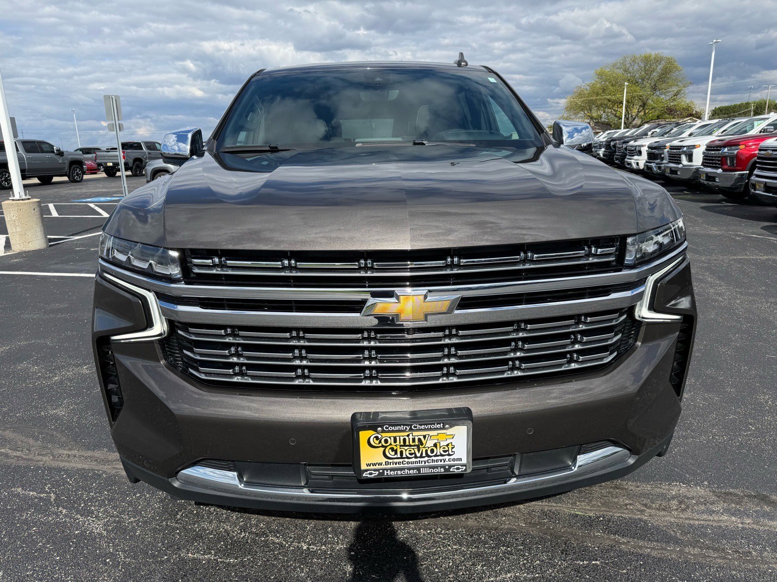 Used 2021 Chevrolet Suburban Premier w/ Premium Package AWD/4WD image 8