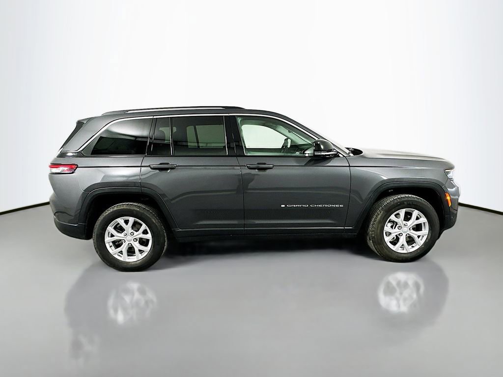 Used 2024 Jeep Grand Cherokee Limited w/ Luxury Tech Group II image 4