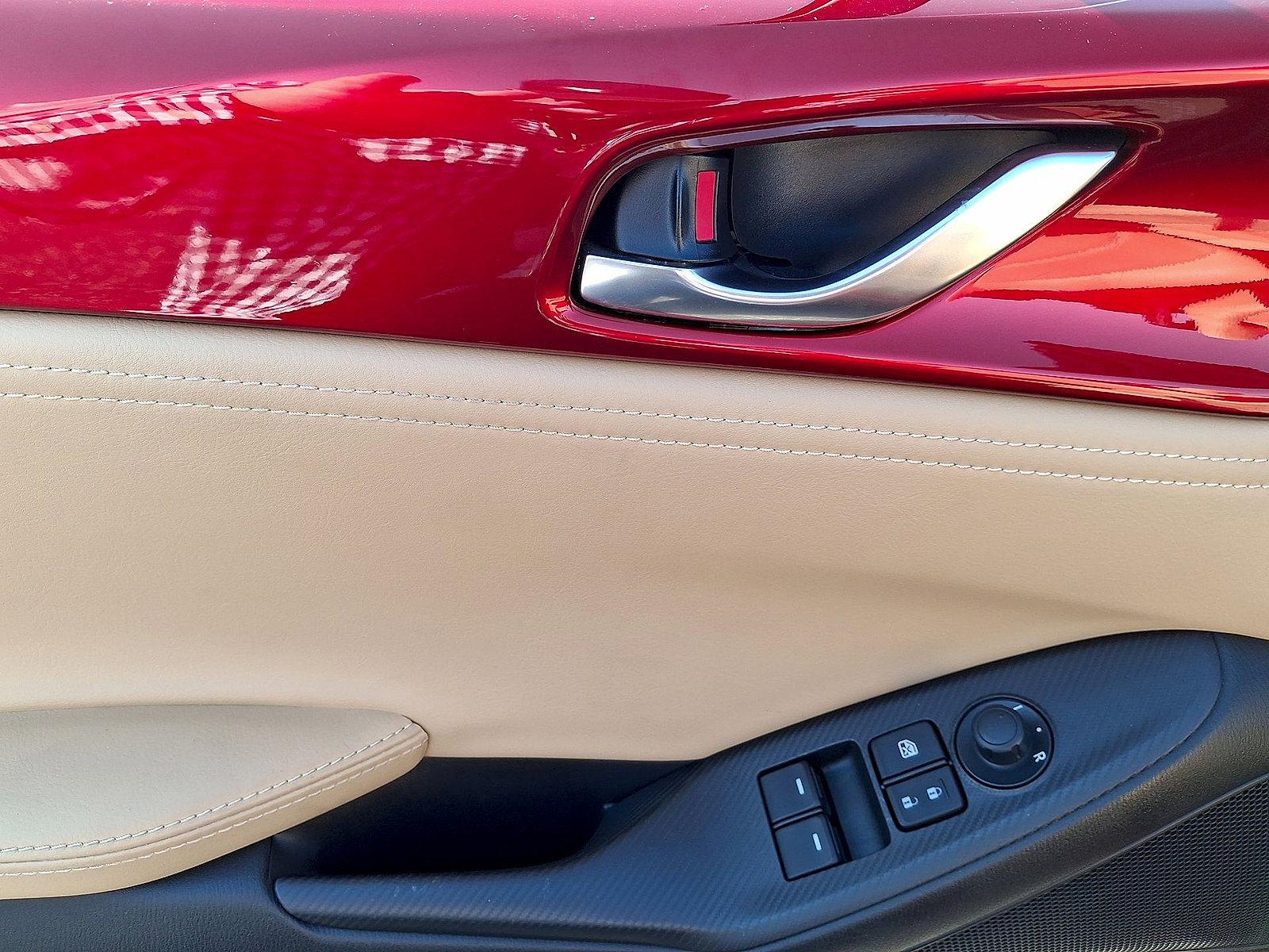 Used 2019 MAZDA MX-5 Miata Grand Touring w/ GT-S Package RWD image 10
