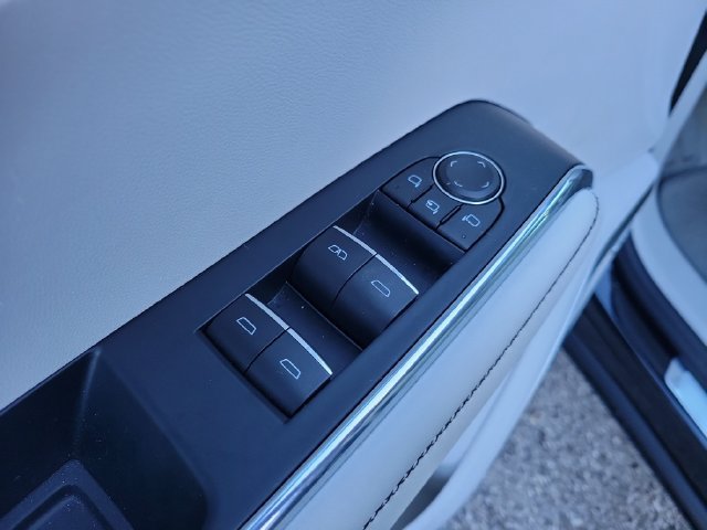 Used 2024 GMC Acadia Denali AWD/4WD image 17