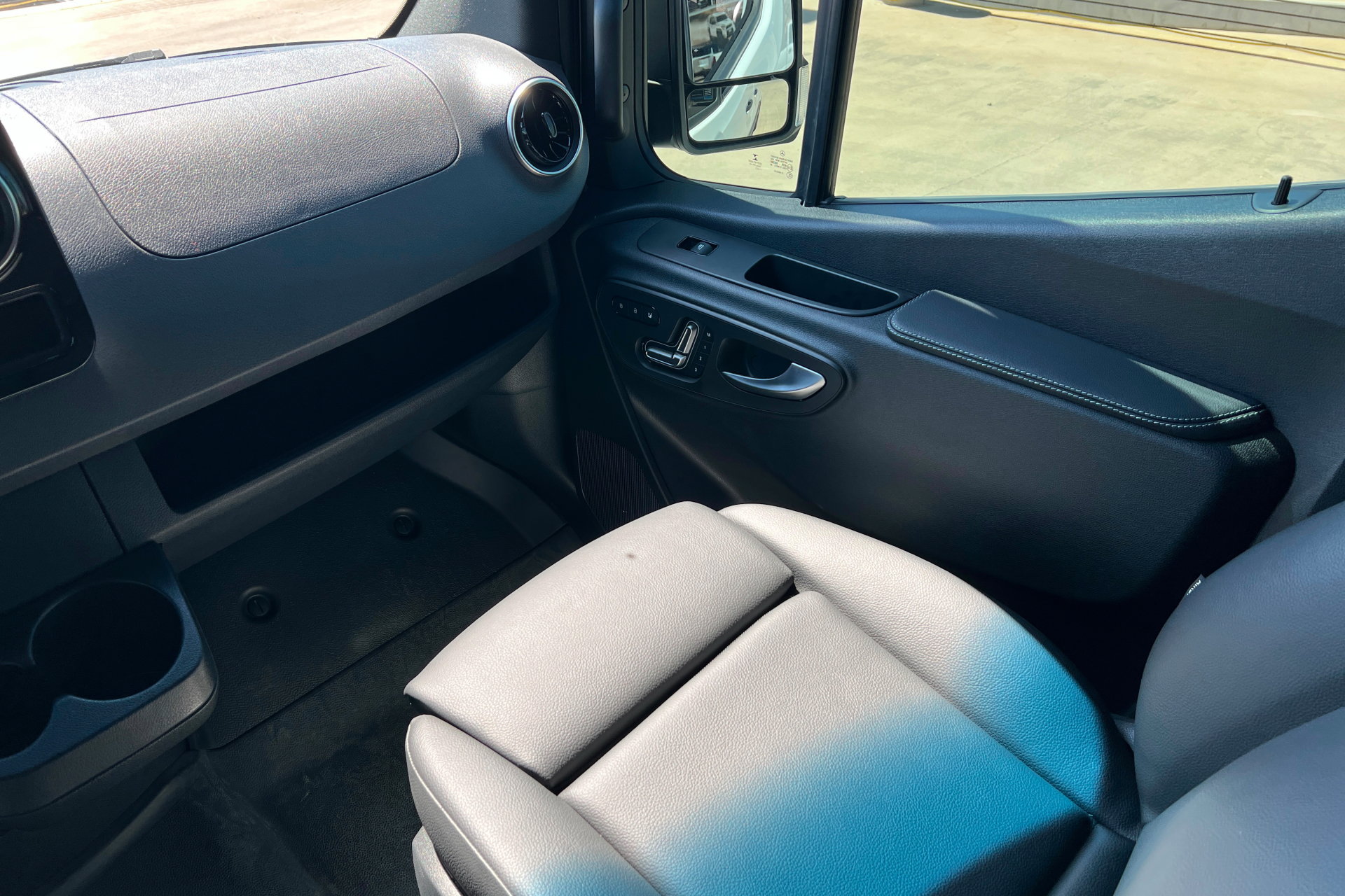 Used 2022 Mercedes-Benz Sprinter 2500 image 10