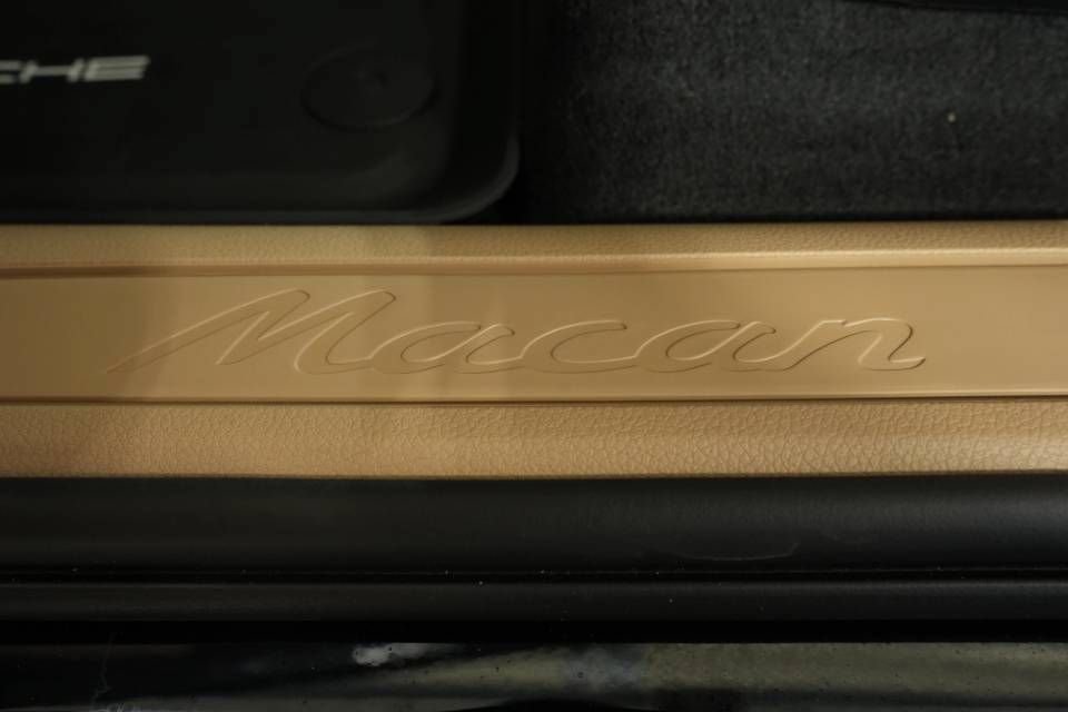 Certified 2026 Porsche Macan AWD/4WD image 32