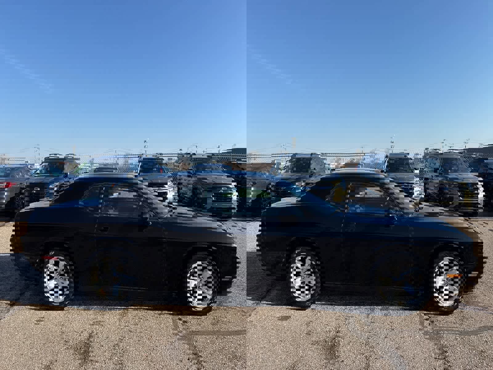 Used 2014 Dodge Challenger SXT image 9