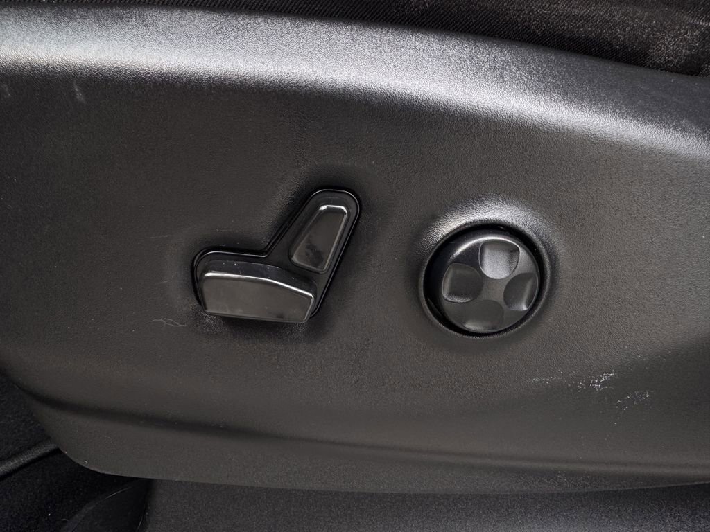 Used 2023 Chrysler Pacifica Touring-L image 23