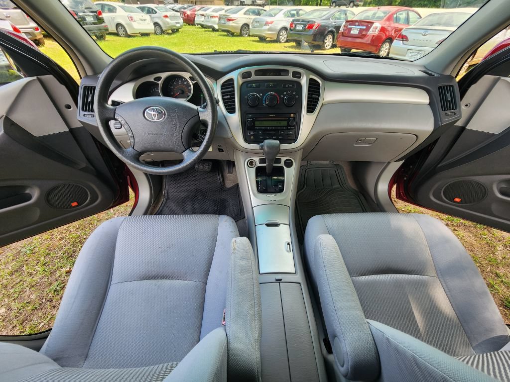 Used 2006 Toyota Highlander 2WD V6 w/ Appearance Pkg image 12