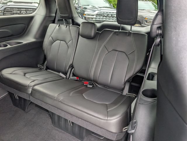 New 2027 Chrysler Pacifica Select FWD image 24