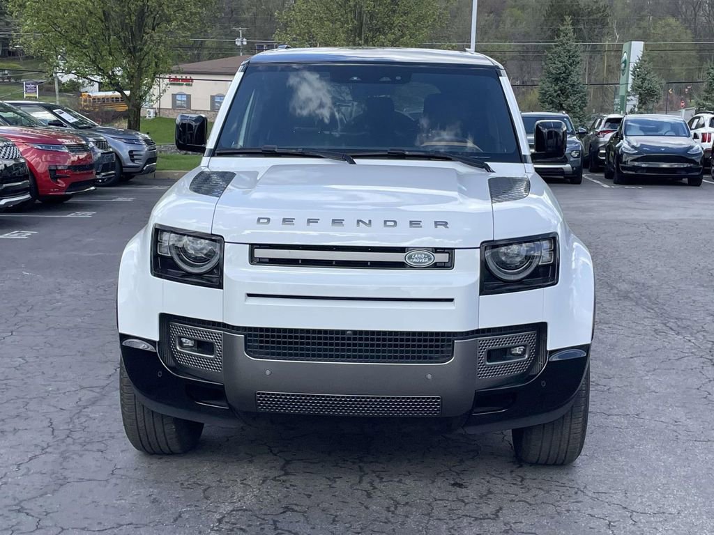 Used 2024 Land Rover Defender 110 X-Dynamic SE image 8
