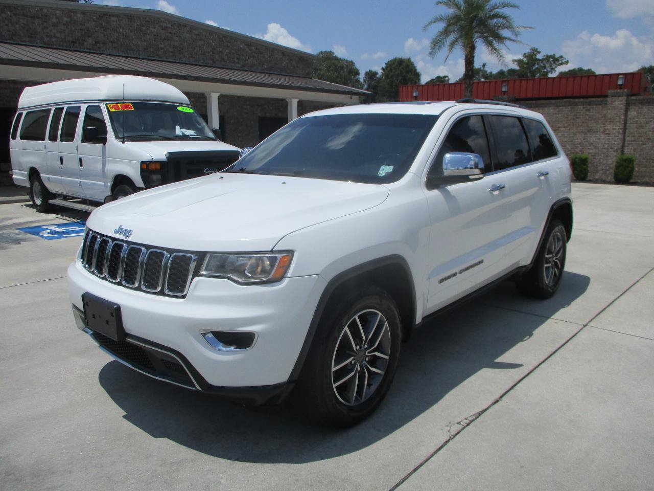 Used 2020 Jeep Grand Cherokee Limited AWD/4WD image 29