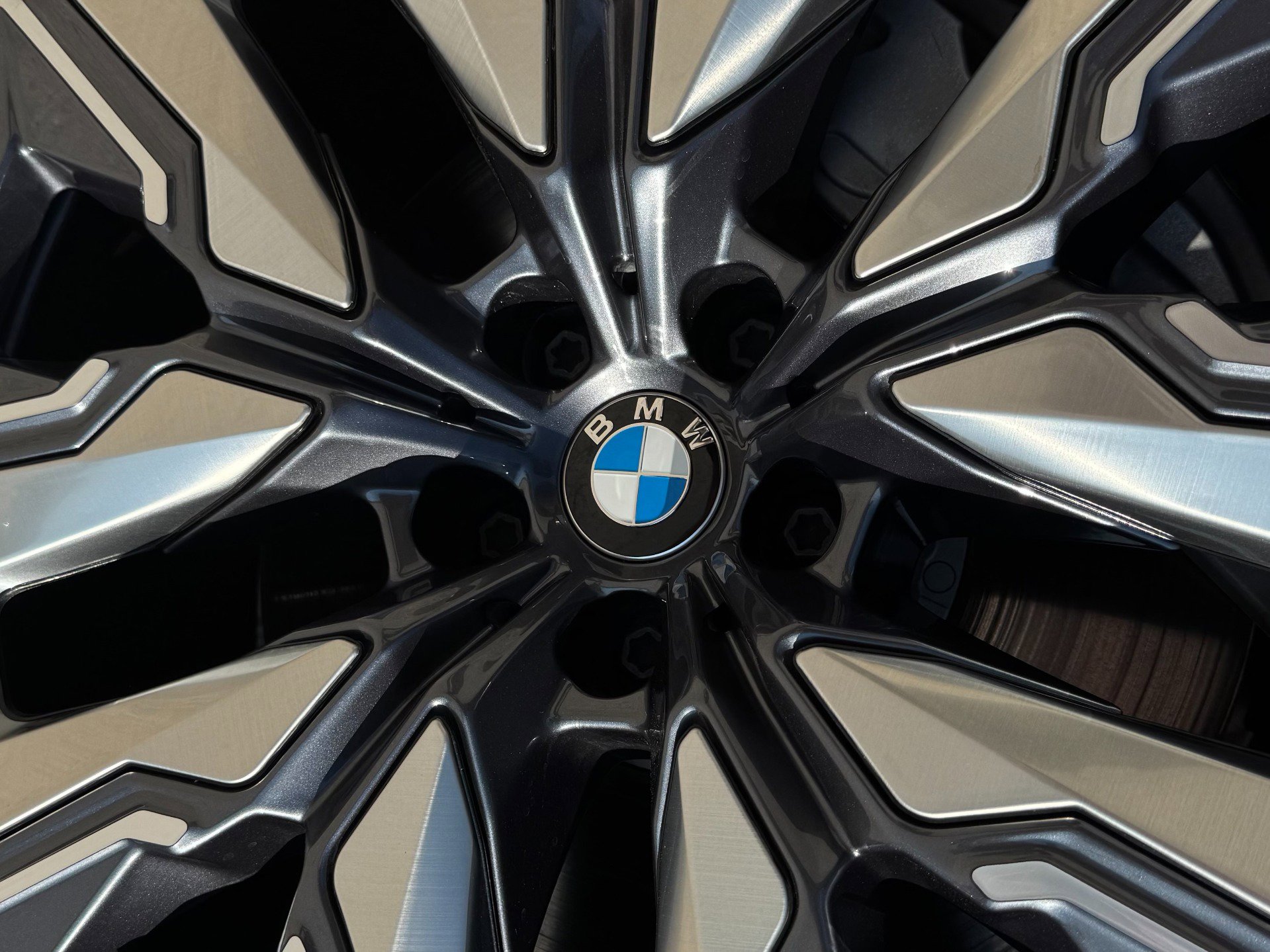 Used 2025 BMW i7 eDrive50 w/ Executive Package image 83