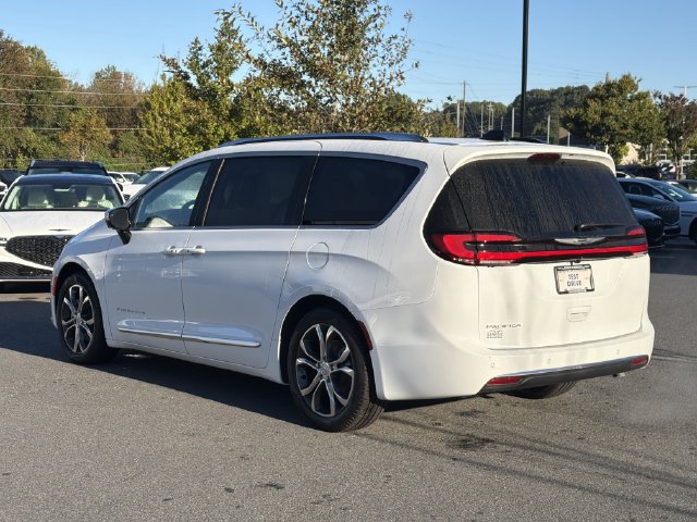 Used 2026 Chrysler Pacifica Pinnacle FWD image 6