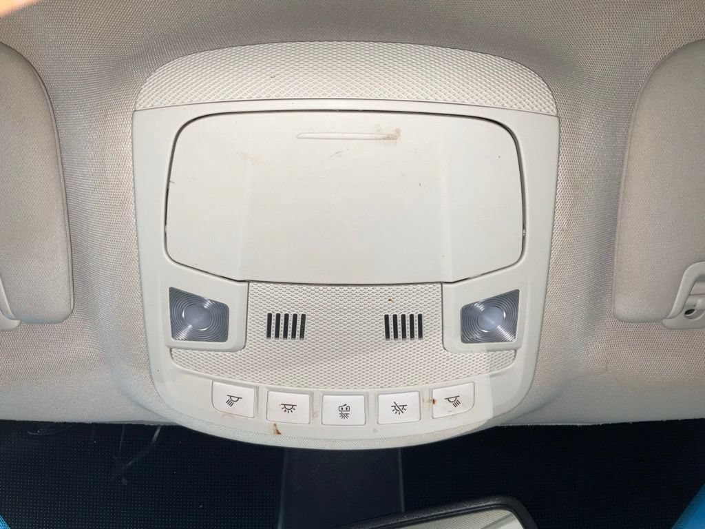 Used 2018 Ford Edge Titanium w/ Ford Safe & Smart Package FWD image 21