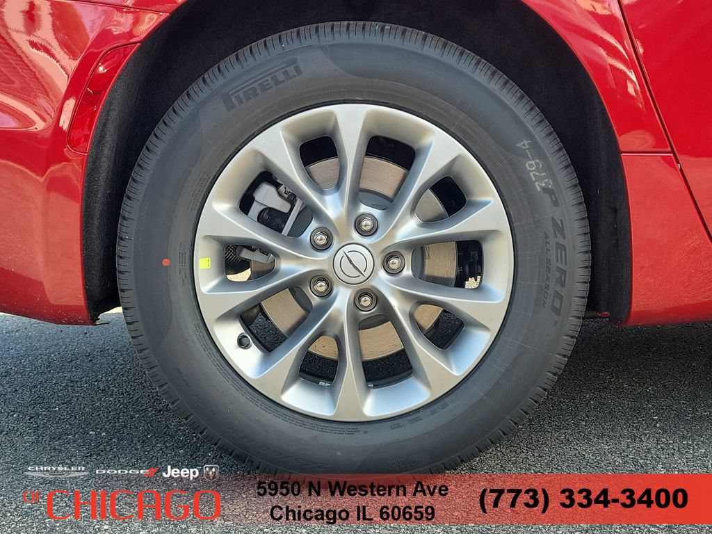 New 2026 Chrysler Pacifica Select AWD/4WD image 5