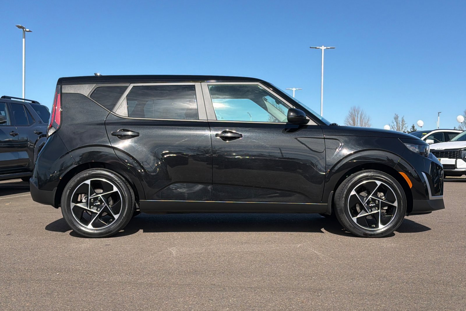 Used 2023 Kia Soul EX image 3