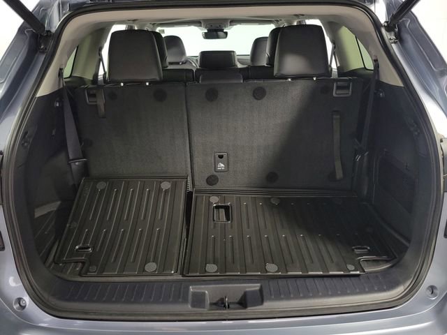 Used 2020 Toyota Highlander XLE AWD/4WD image 29