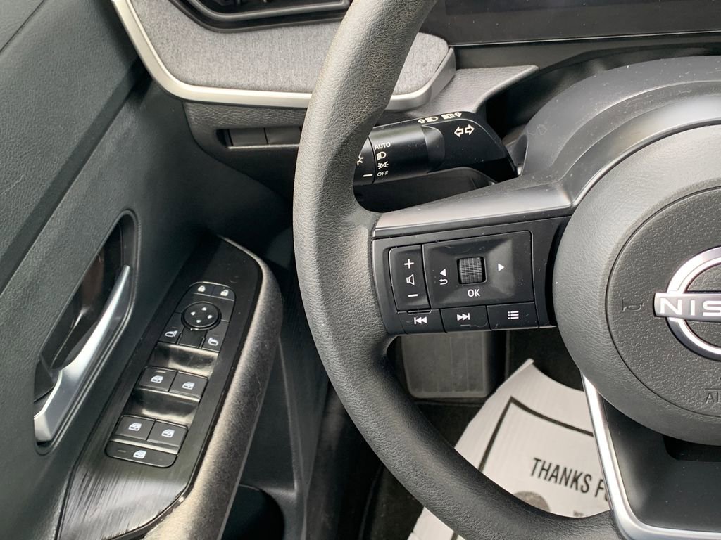 Used 2025 Nissan Kicks SV FWD image 11