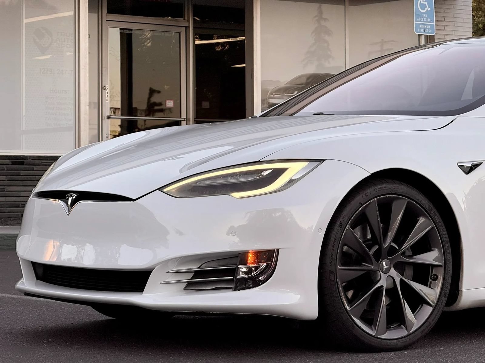 Used 2020 Tesla Model S Long Range Plus AWD/4WD image 4