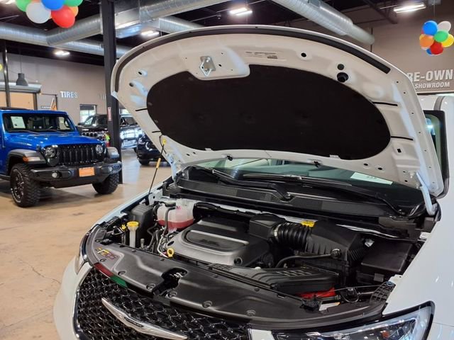 Certified 2024 Chrysler Pacifica Touring-L image 12