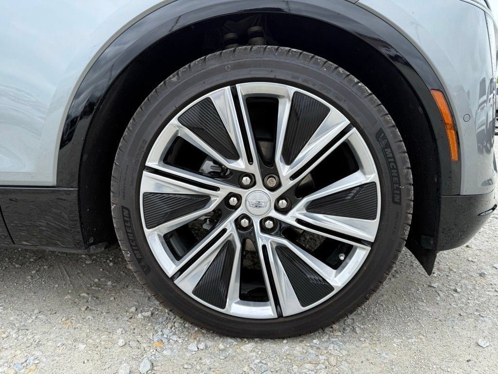 Certified 2025 Cadillac Lyriq Luxury w/ LPO, Floor Liner Package AWD/4WD image 17