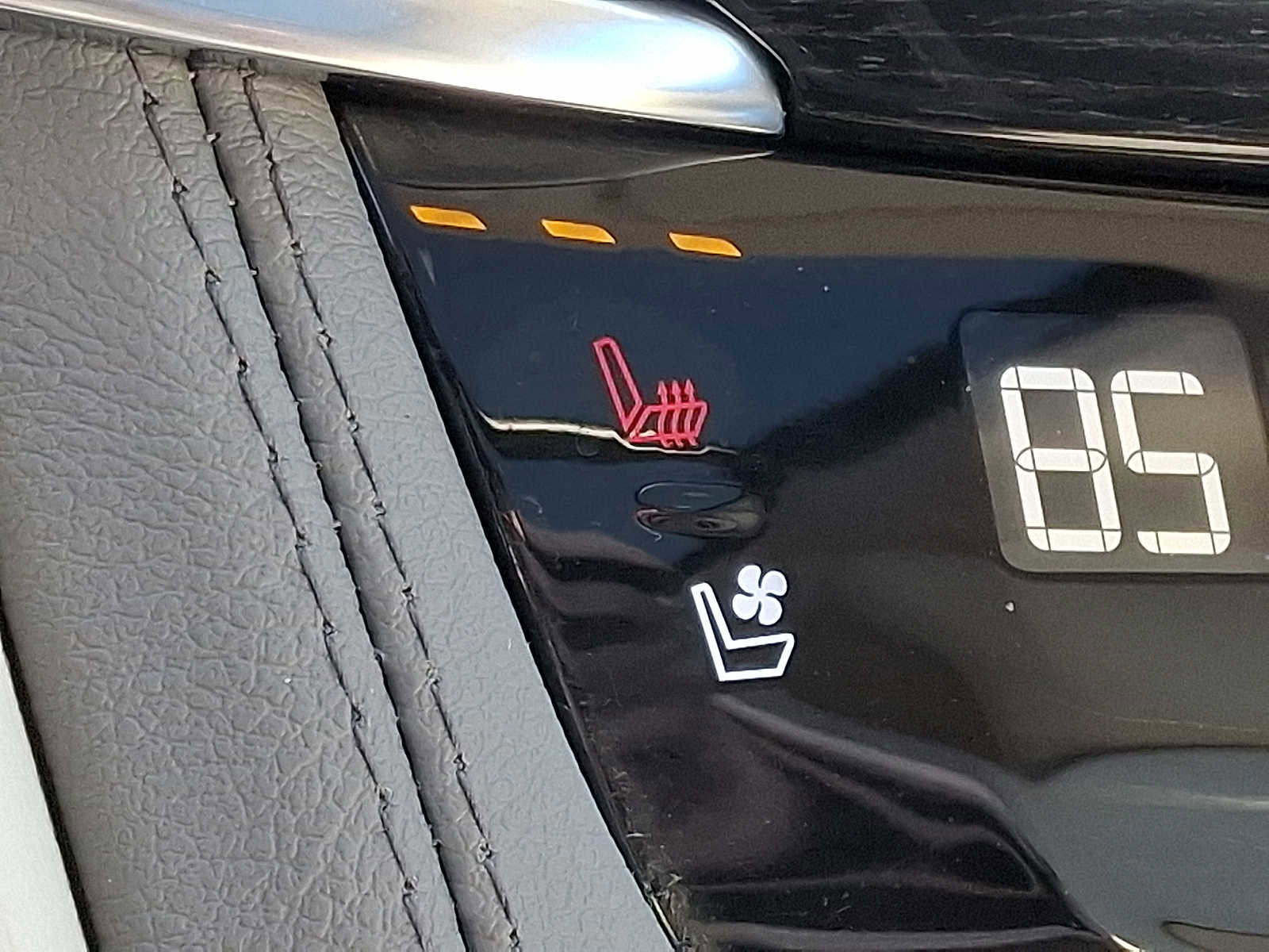 Used 2025 Cadillac XT6 Premium Luxury w/ Technology Package image 25